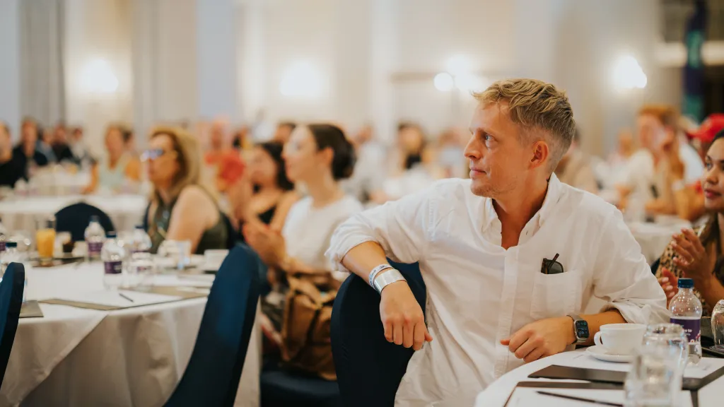 Simon under en av Game Lounges konferenser på Malta