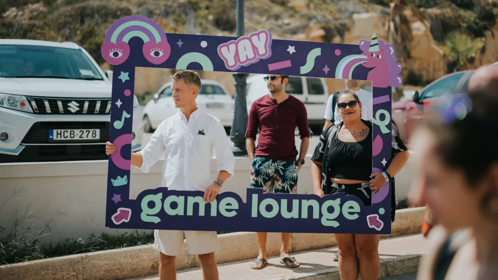 Simon med kollegor på Game Lounge